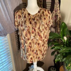 Jones New York blouse size 16W. Armpit to Armpit 23’ X 25’